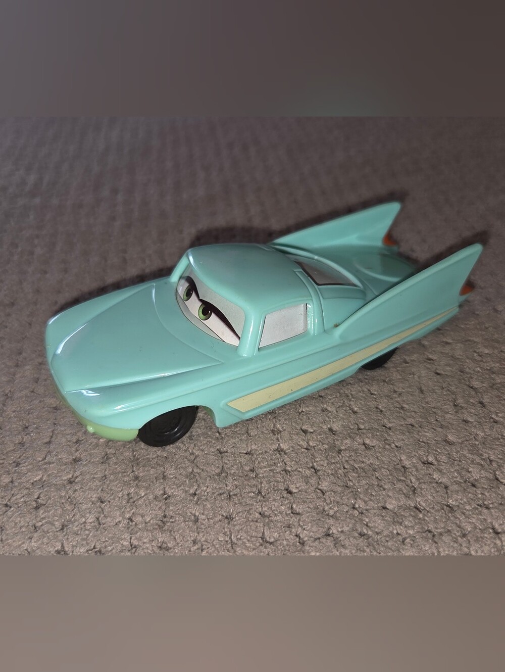 2006 McDonald's Happy Meal Toy DISNEY PIXAR CARS Flo pull back car